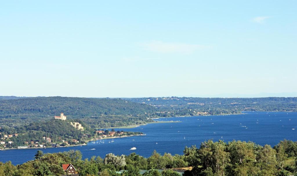 Tre Laghi Hotel Nebbiuno ภายนอก รูปภาพ