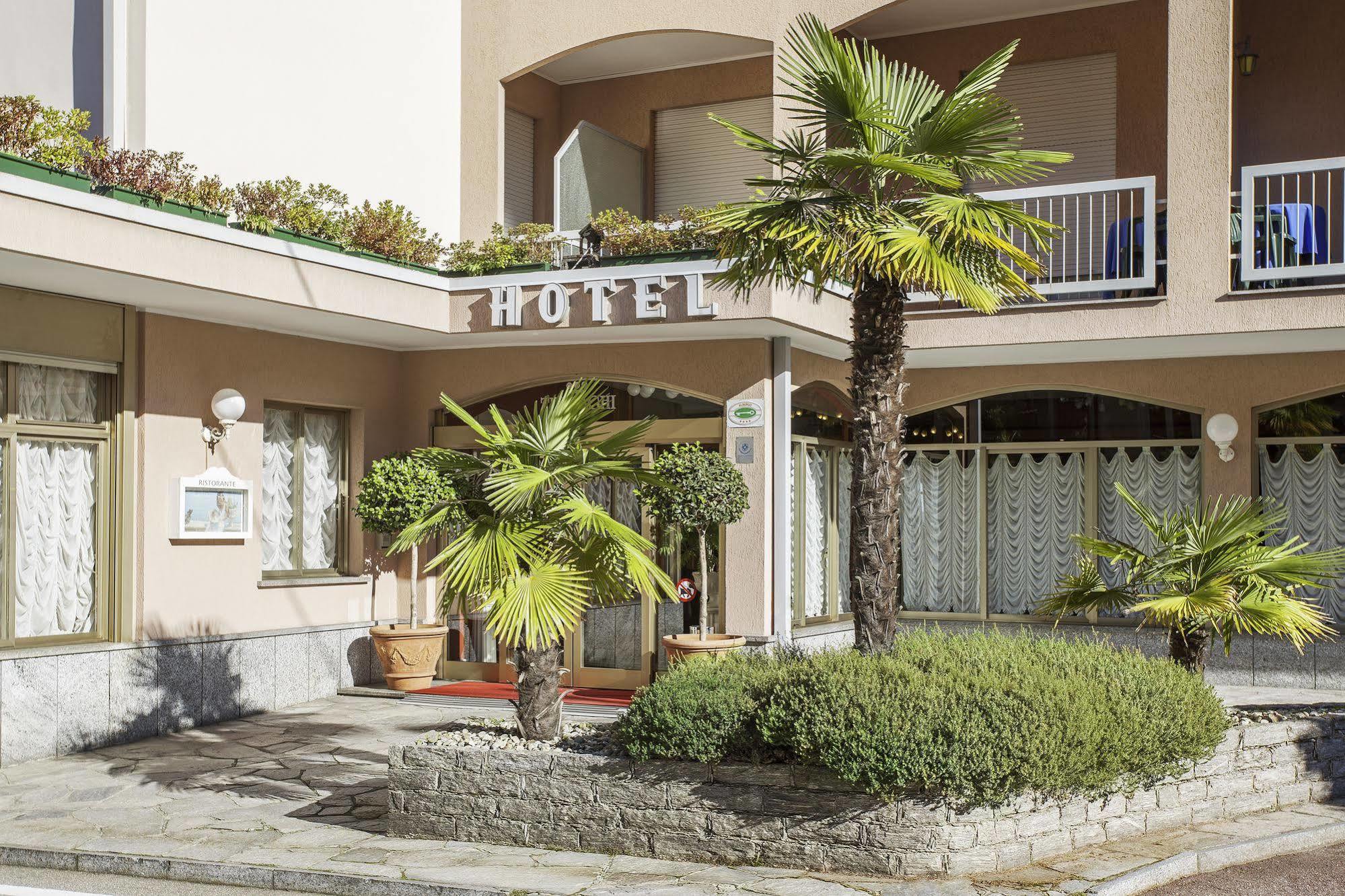 Tre Laghi Hotel Nebbiuno ภายนอก รูปภาพ