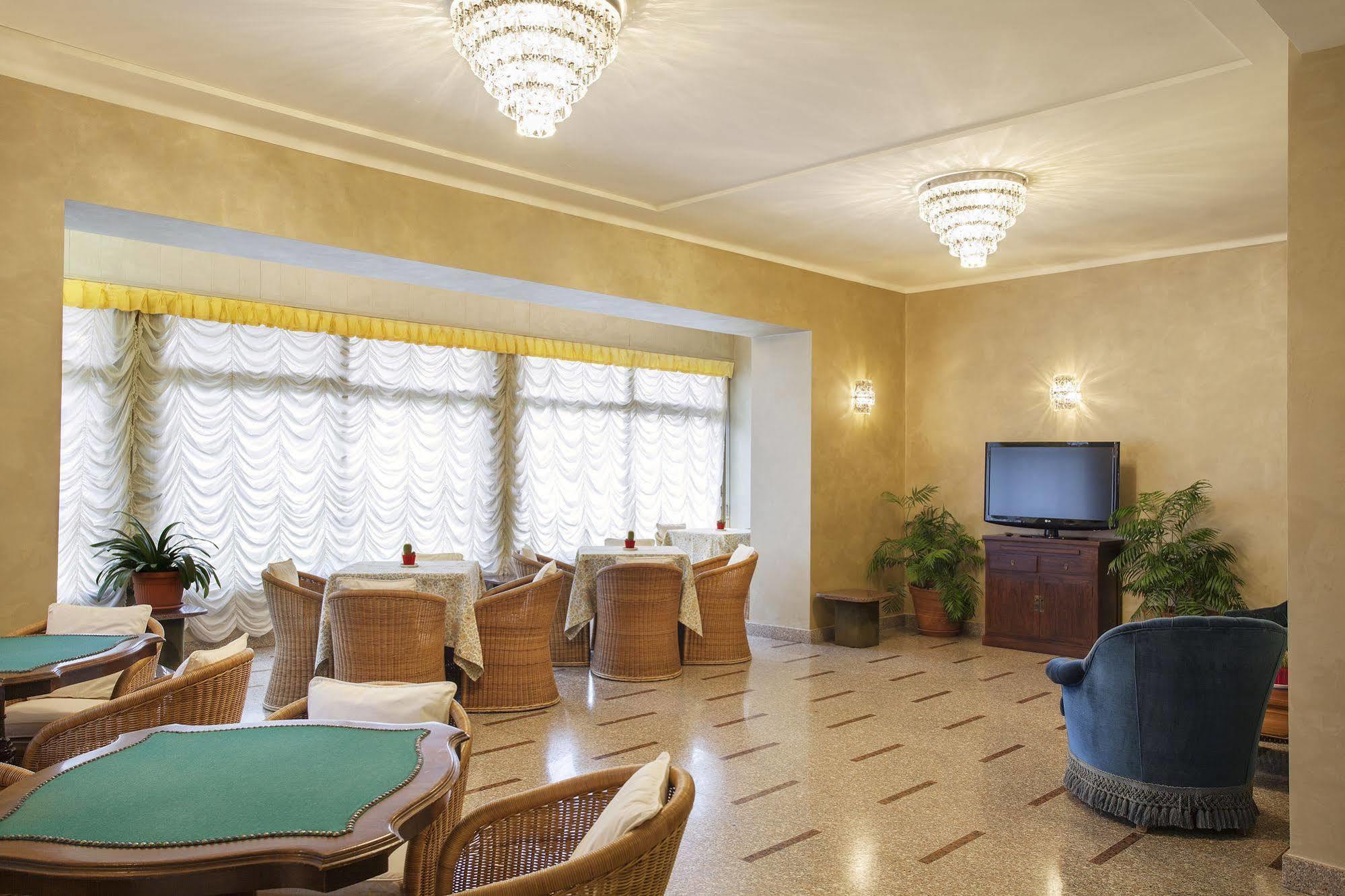 Tre Laghi Hotel Nebbiuno ภายนอก รูปภาพ