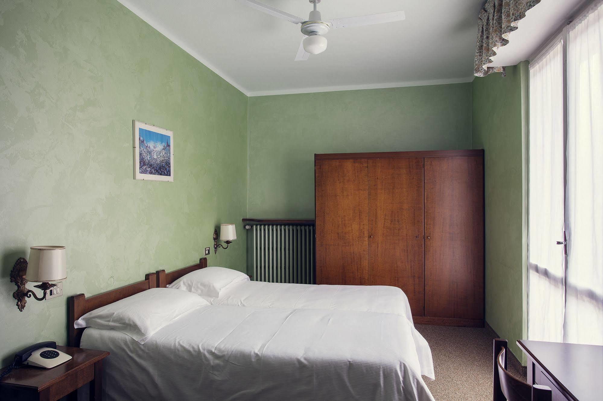 Tre Laghi Hotel Nebbiuno ภายนอก รูปภาพ