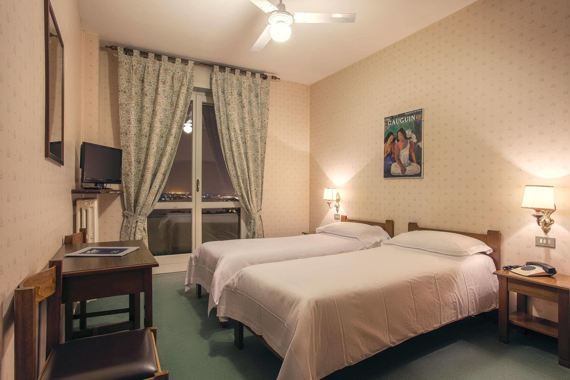 Tre Laghi Hotel Nebbiuno ภายนอก รูปภาพ