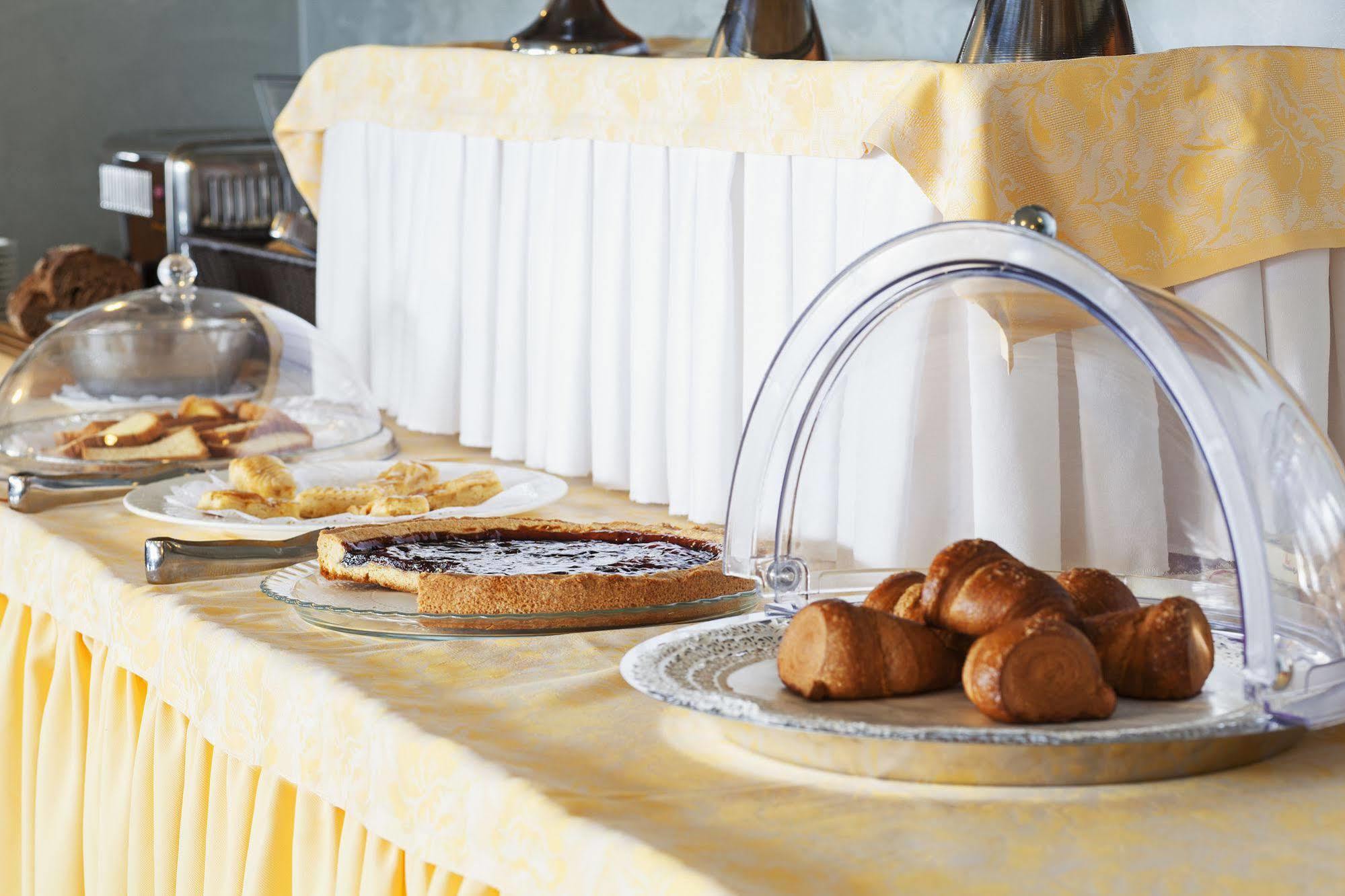 Tre Laghi Hotel Nebbiuno ภายนอก รูปภาพ