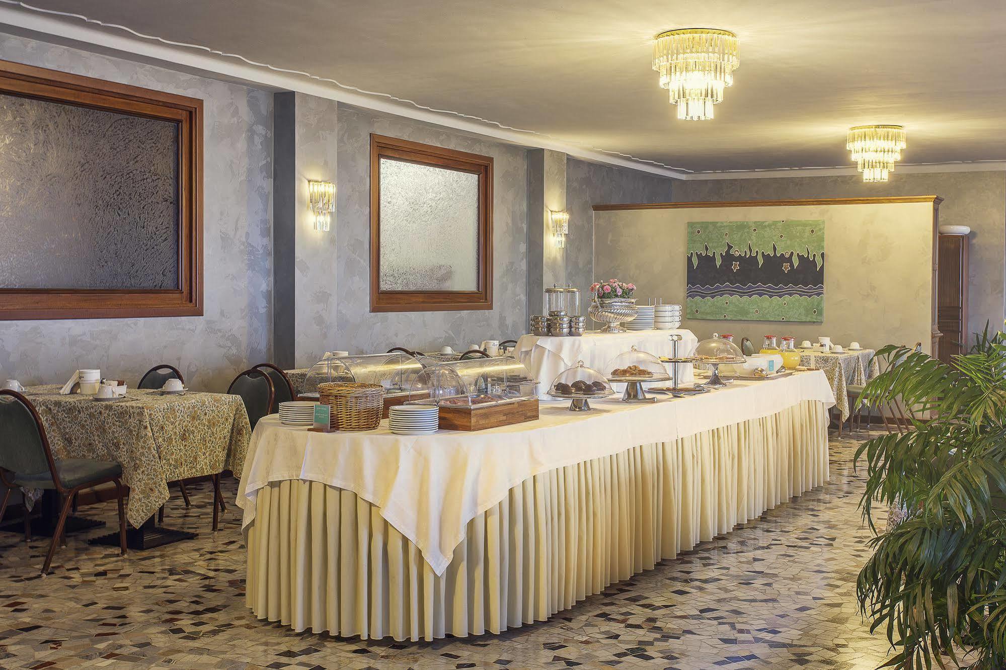 Tre Laghi Hotel Nebbiuno ภายนอก รูปภาพ