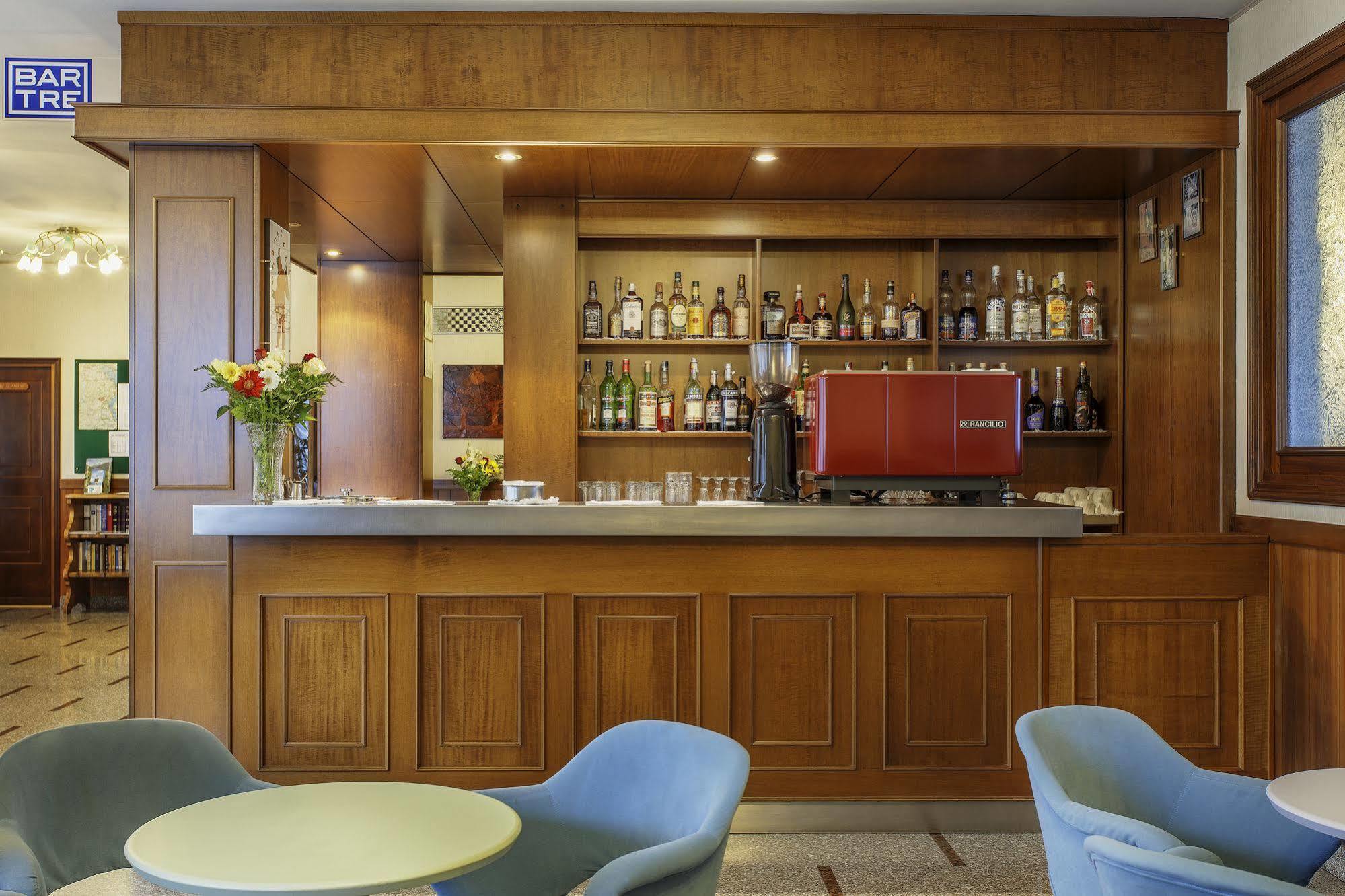 Tre Laghi Hotel Nebbiuno ภายนอก รูปภาพ