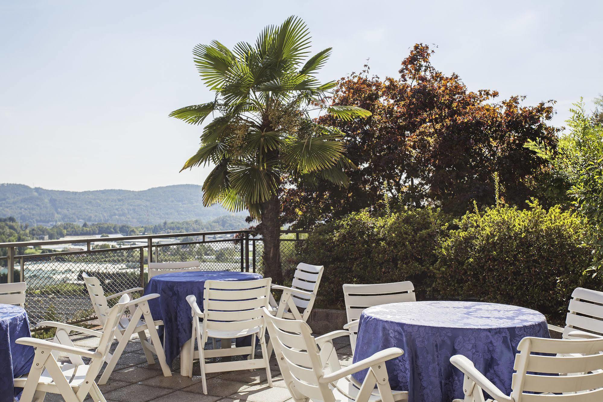 Tre Laghi Hotel Nebbiuno ภายนอก รูปภาพ