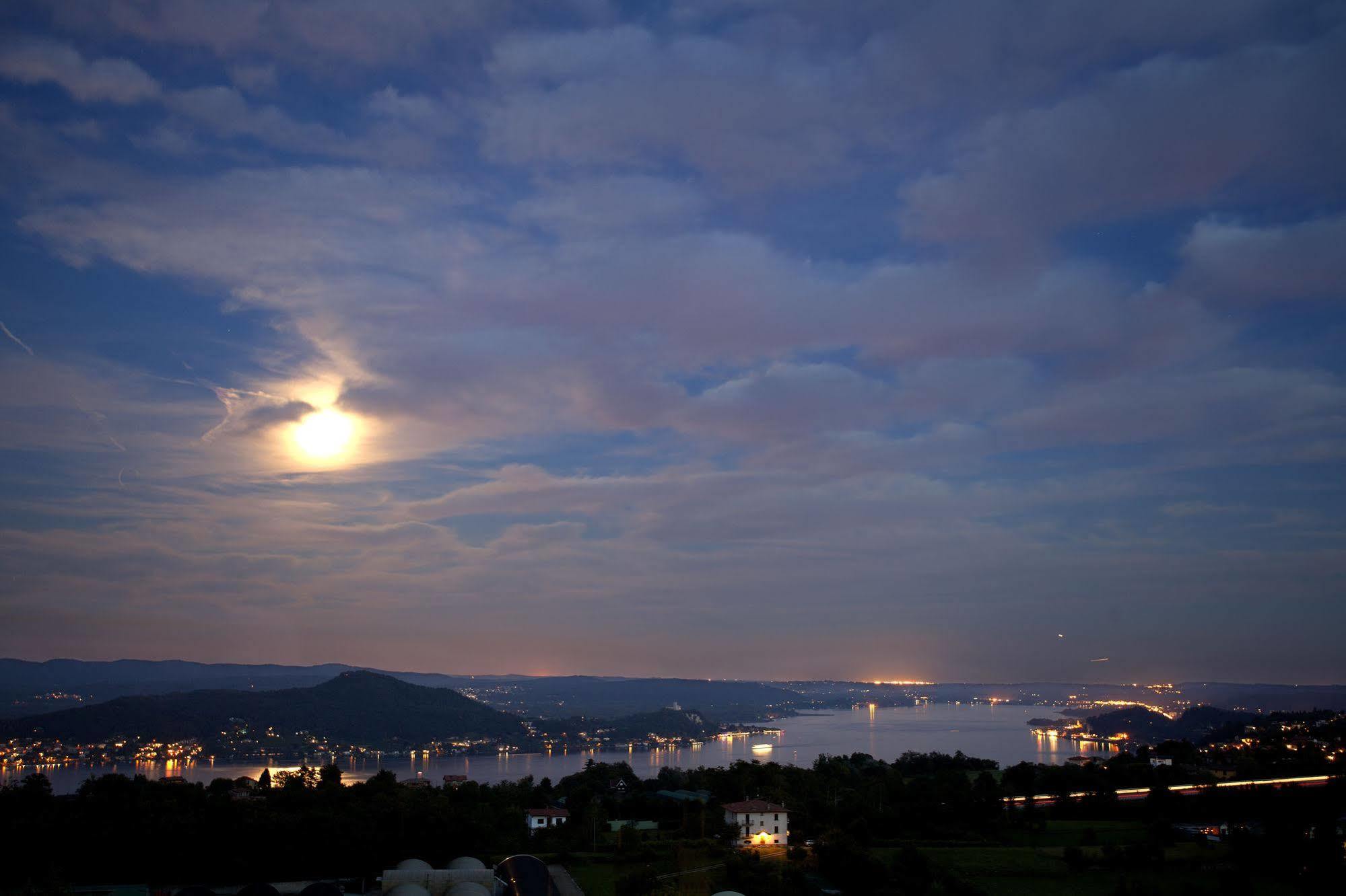 Tre Laghi Hotel Nebbiuno ภายนอก รูปภาพ